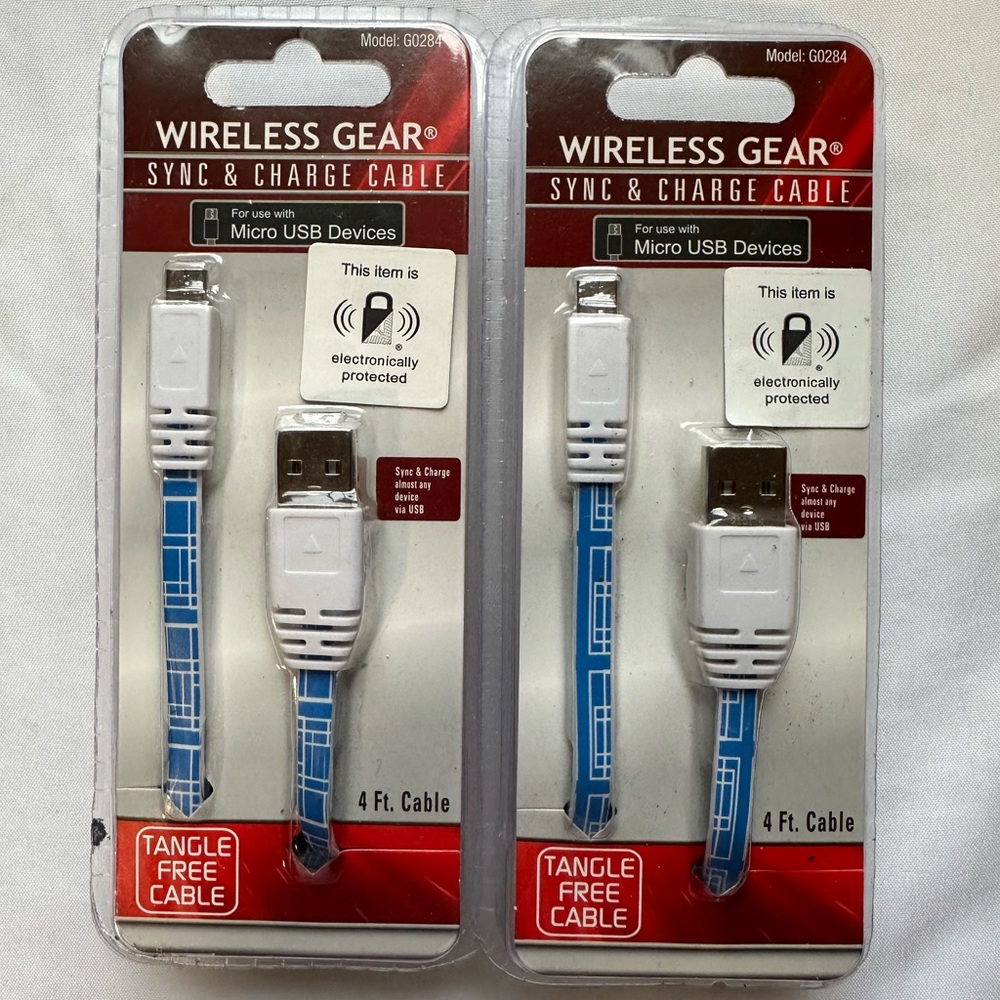 White and Blue Sync & Charge Cable - Picture 1 of 2